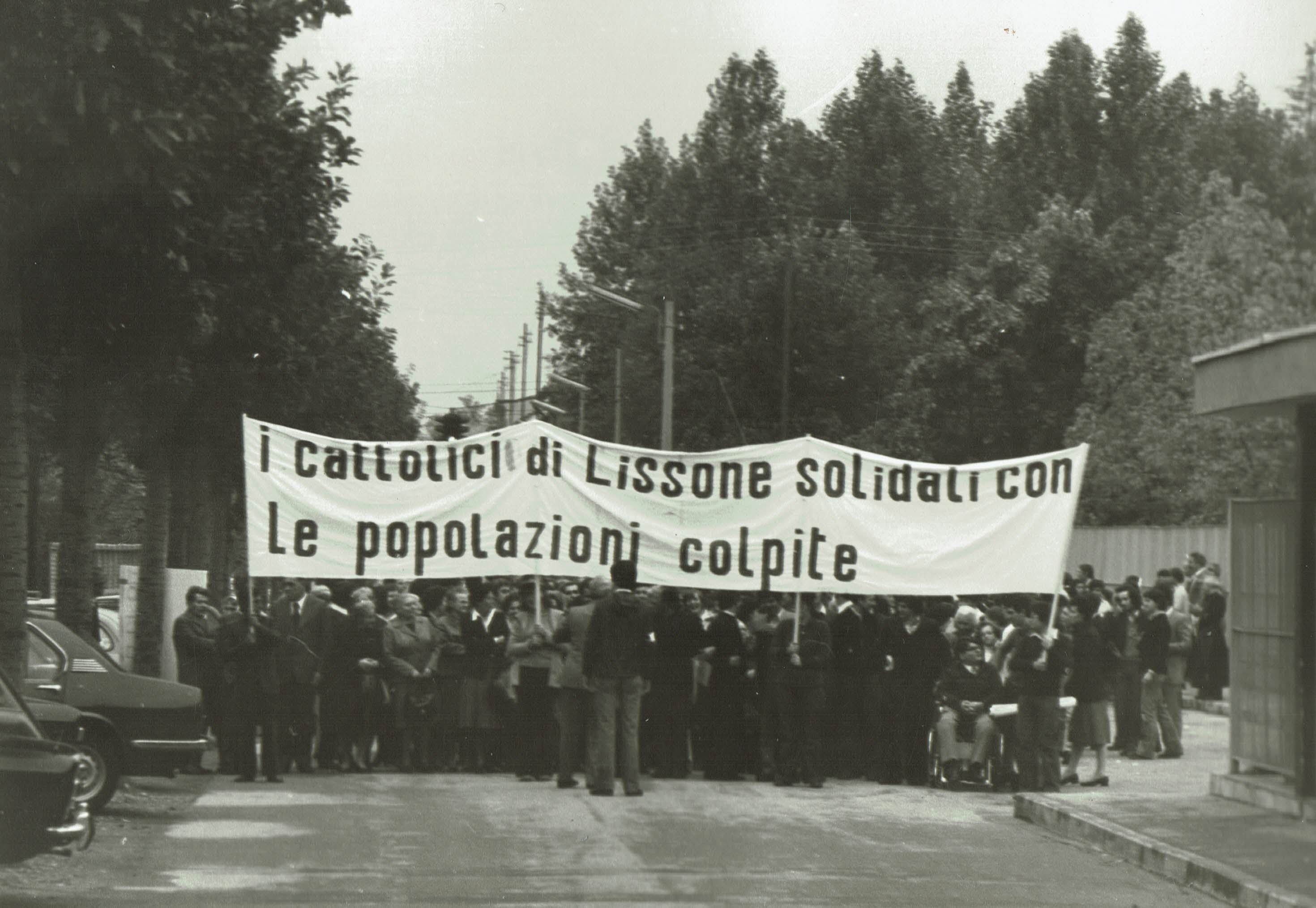 Grande manifestazione di solidarietà dei paesi vicini Grande manifestazione di solidarietà dei paesi vicini