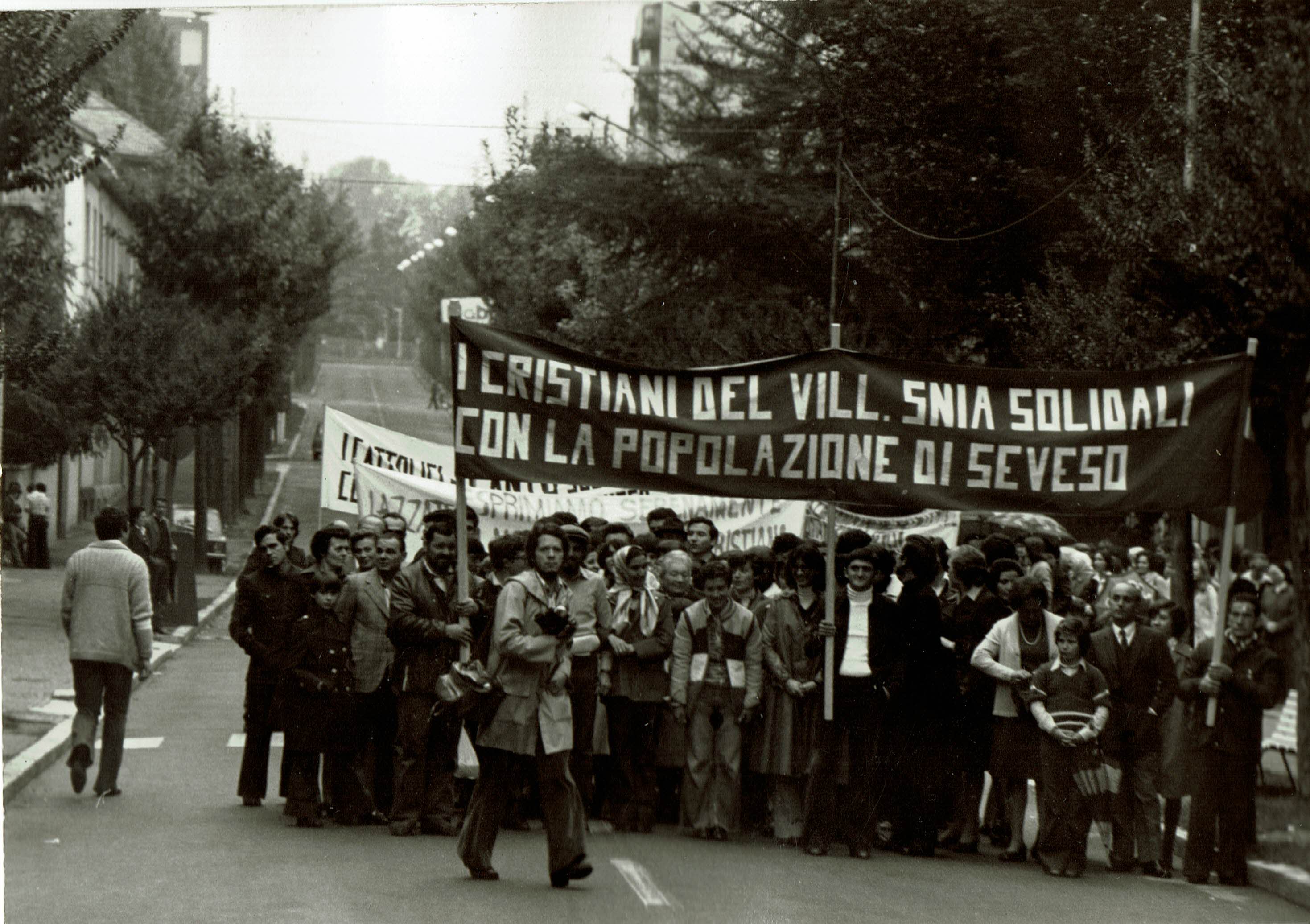 Grande manifestazione di solidarietà dei paesi vicini Grande manifestazione di solidarietà dei paesi vicini