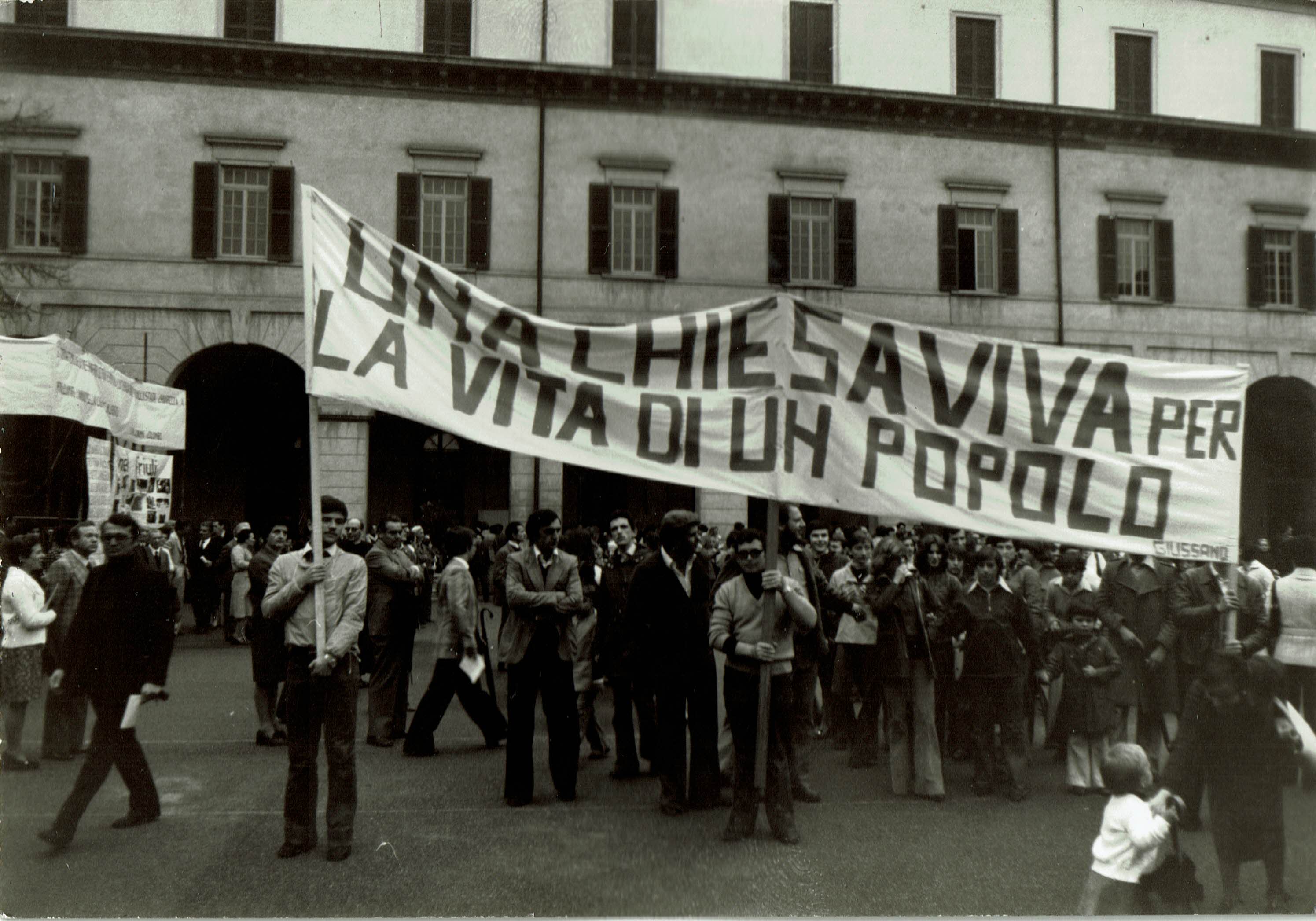 Grande manifestazione di solidarietà dei paesi vicini Grande manifestazione di solidarietà dei paesi vicini