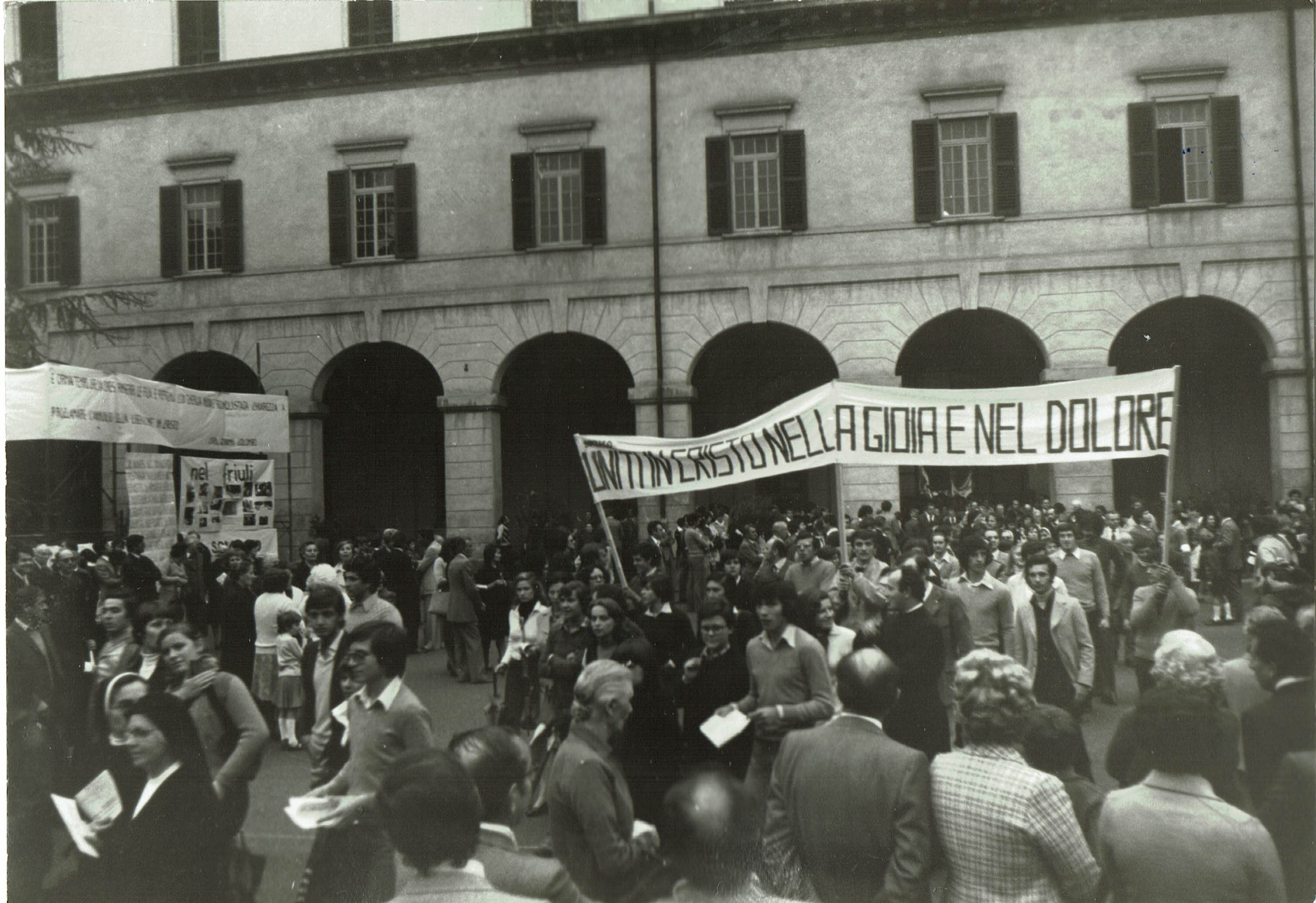 Grande manifestazione di solidarietà dei paesi vicini Grande manifestazione di solidarietà dei paesi vicini