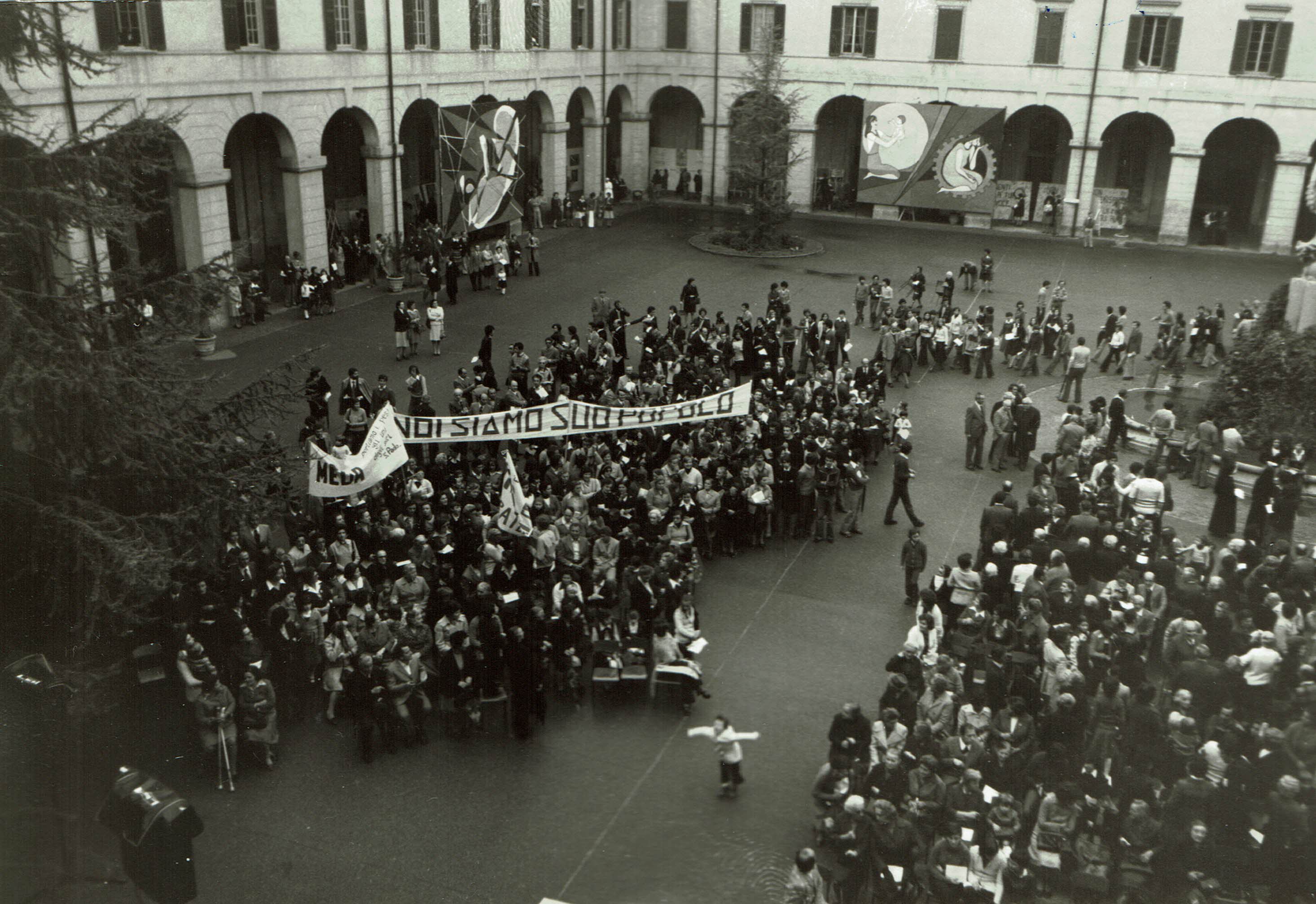 Grande manifestazione di solidarietà dei paesi vicini Grande manifestazione di solidarietà dei paesi vicini